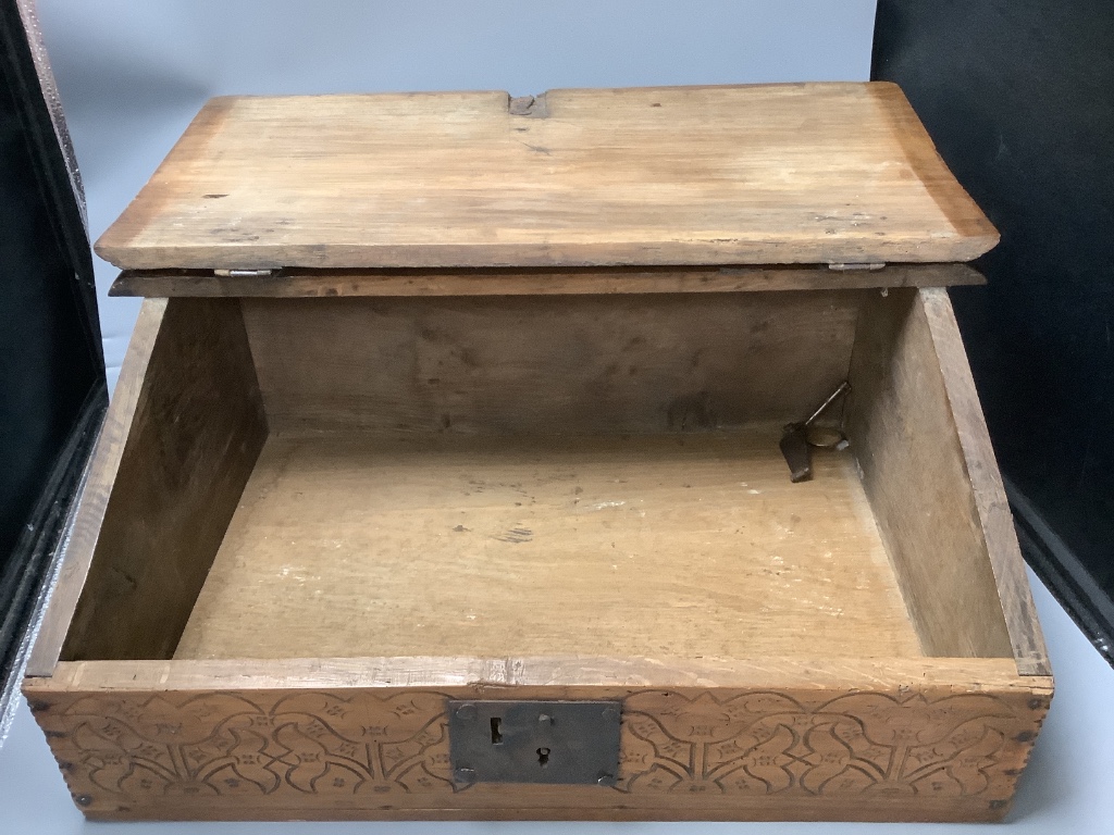 An oak bible box, 58 x 23cm